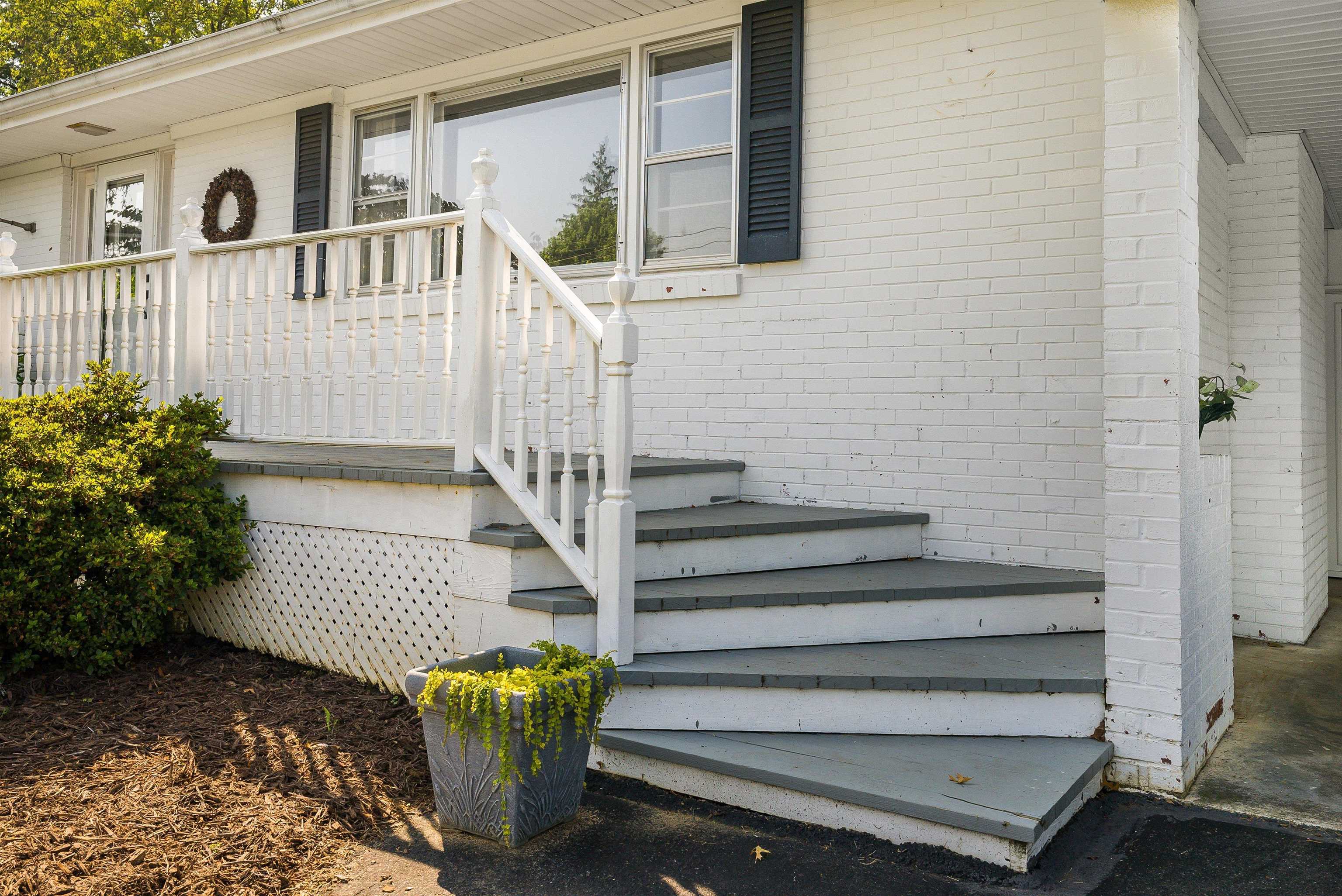 826 KENT RD, WAYNESBORO, Virginia 22980, 4 Bedrooms Bedrooms, ,2 BathroomsBathrooms,Residential,826 KENT RD,667440 MLS # 667440