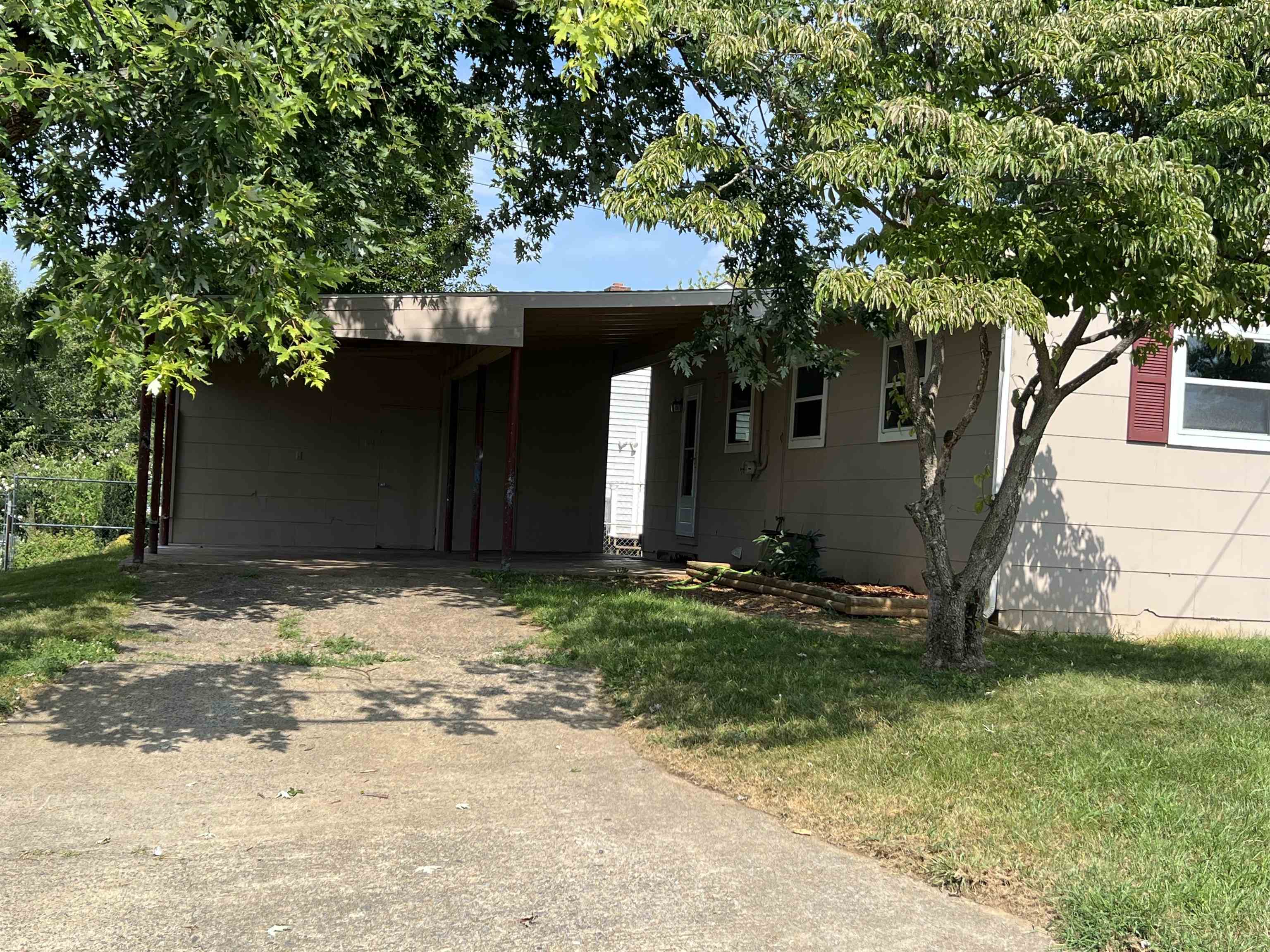 1600 MONROE ST, WAYNESBORO, Virginia 22980, 3 Bedrooms Bedrooms, ,1 BathroomBathrooms,Residential,1600 MONROE ST,667446 MLS # 667446