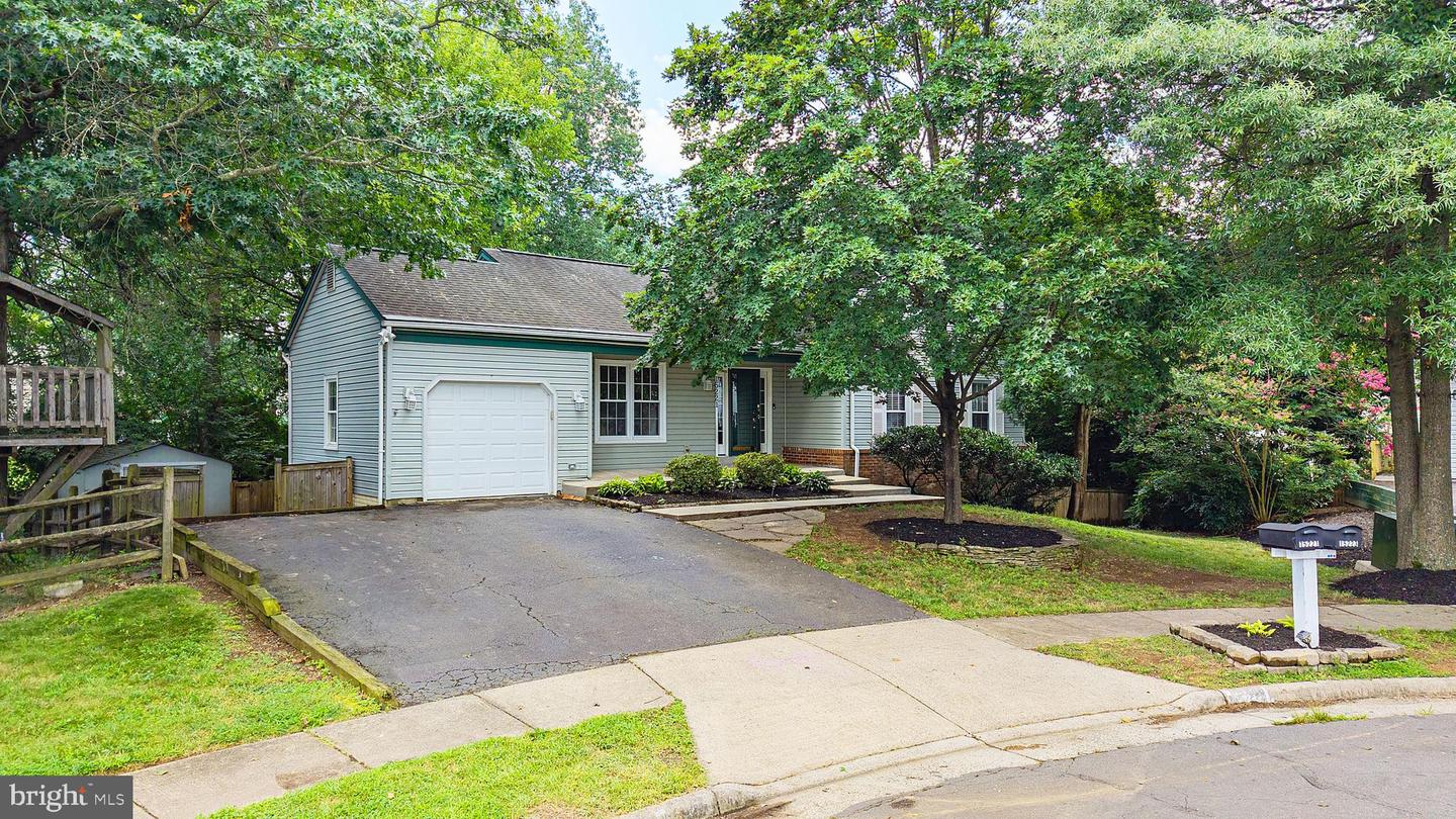 15221 BICENTENNIAL CT, CHANTILLY, Virginia 20151, 4 Bedrooms Bedrooms, ,2 BathroomsBathrooms,Residential,For sale,15221 BICENTENNIAL CT,VAFX2250182 MLS # VAFX2250182