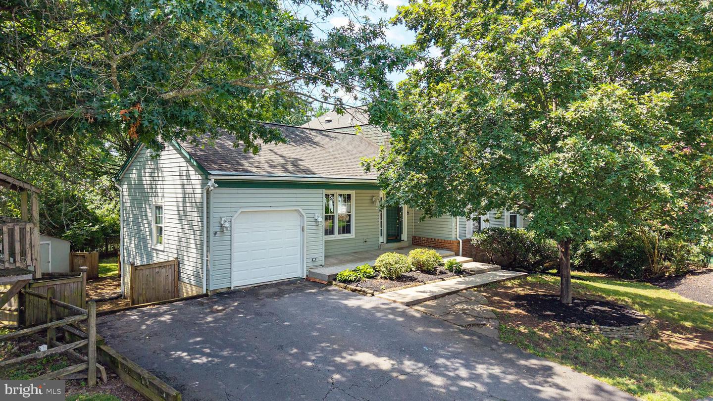 15221 BICENTENNIAL CT, CHANTILLY, Virginia 20151, 4 Bedrooms Bedrooms, ,2 BathroomsBathrooms,Residential,For sale,15221 BICENTENNIAL CT,VAFX2250182 MLS # VAFX2250182
