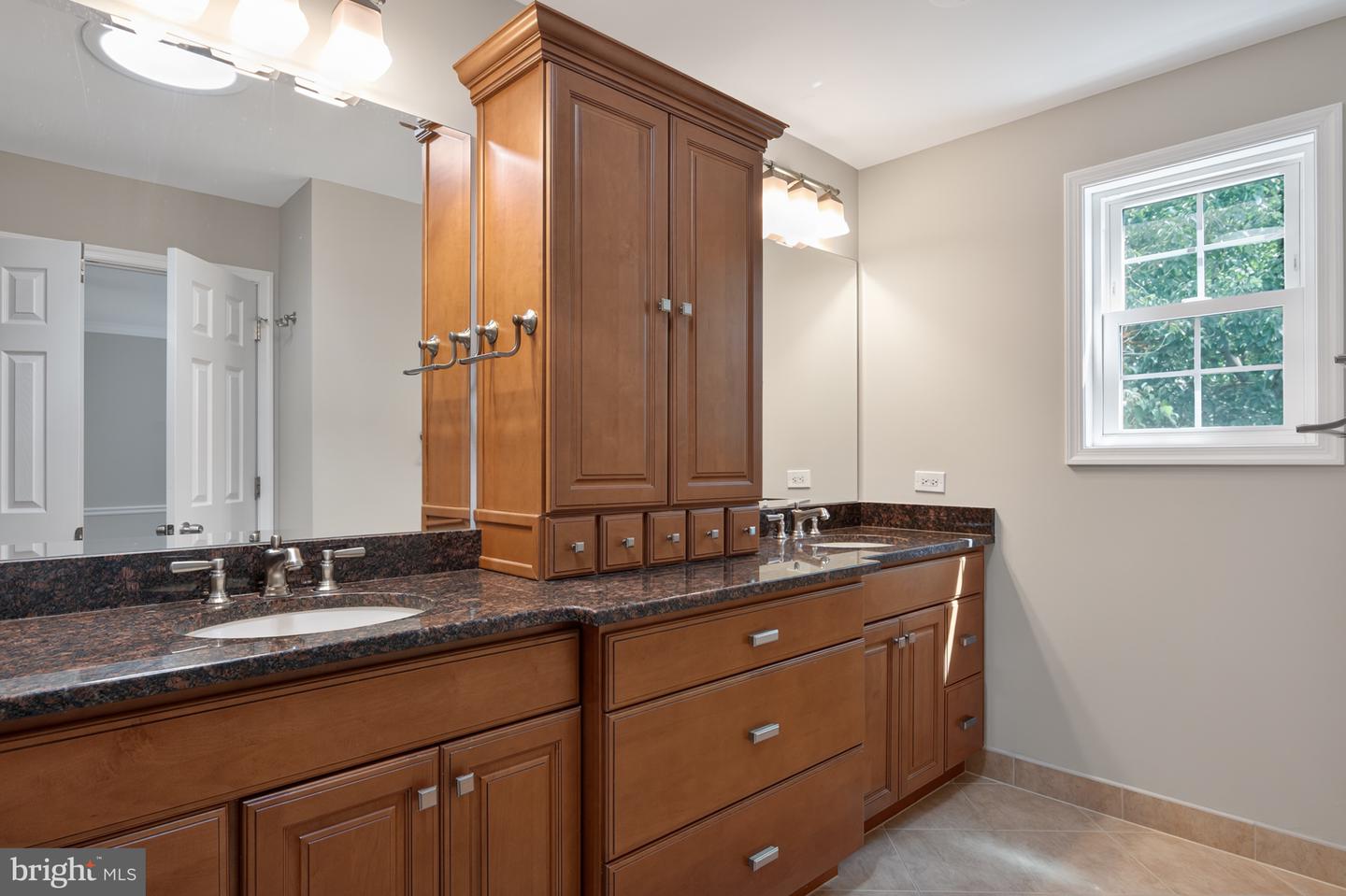 15221 BICENTENNIAL CT, CHANTILLY, Virginia 20151, 4 Bedrooms Bedrooms, ,2 BathroomsBathrooms,Residential,For sale,15221 BICENTENNIAL CT,VAFX2250182 MLS # VAFX2250182
