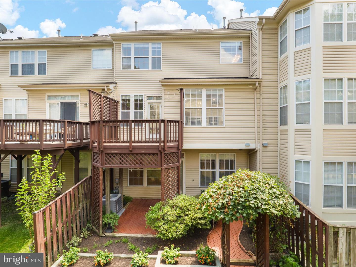 2662 LOGAN WOOD DR, HERNDON, Virginia 20171, 4 Bedrooms Bedrooms, ,3 BathroomsBathrooms,Residential,For sale,2662 LOGAN WOOD DR,VAFX2252786 MLS # VAFX2252786