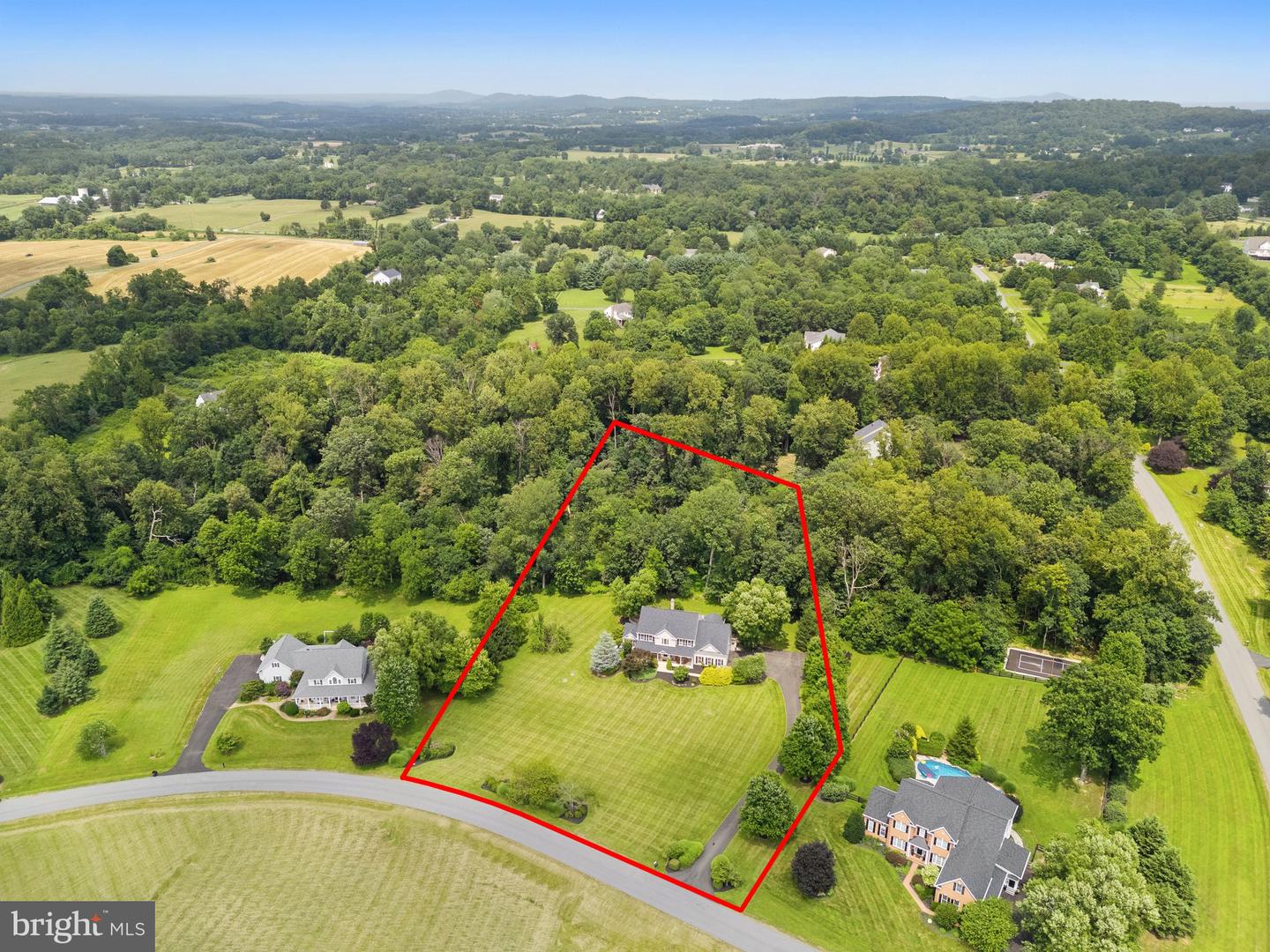 16904 GOLDEN LEAF CT, HAMILTON, Virginia 20158, 4 Bedrooms Bedrooms, ,5 BathroomsBathrooms,Residential,For sale,16904 GOLDEN LEAF CT,VALO2101162 MLS # VALO2101162