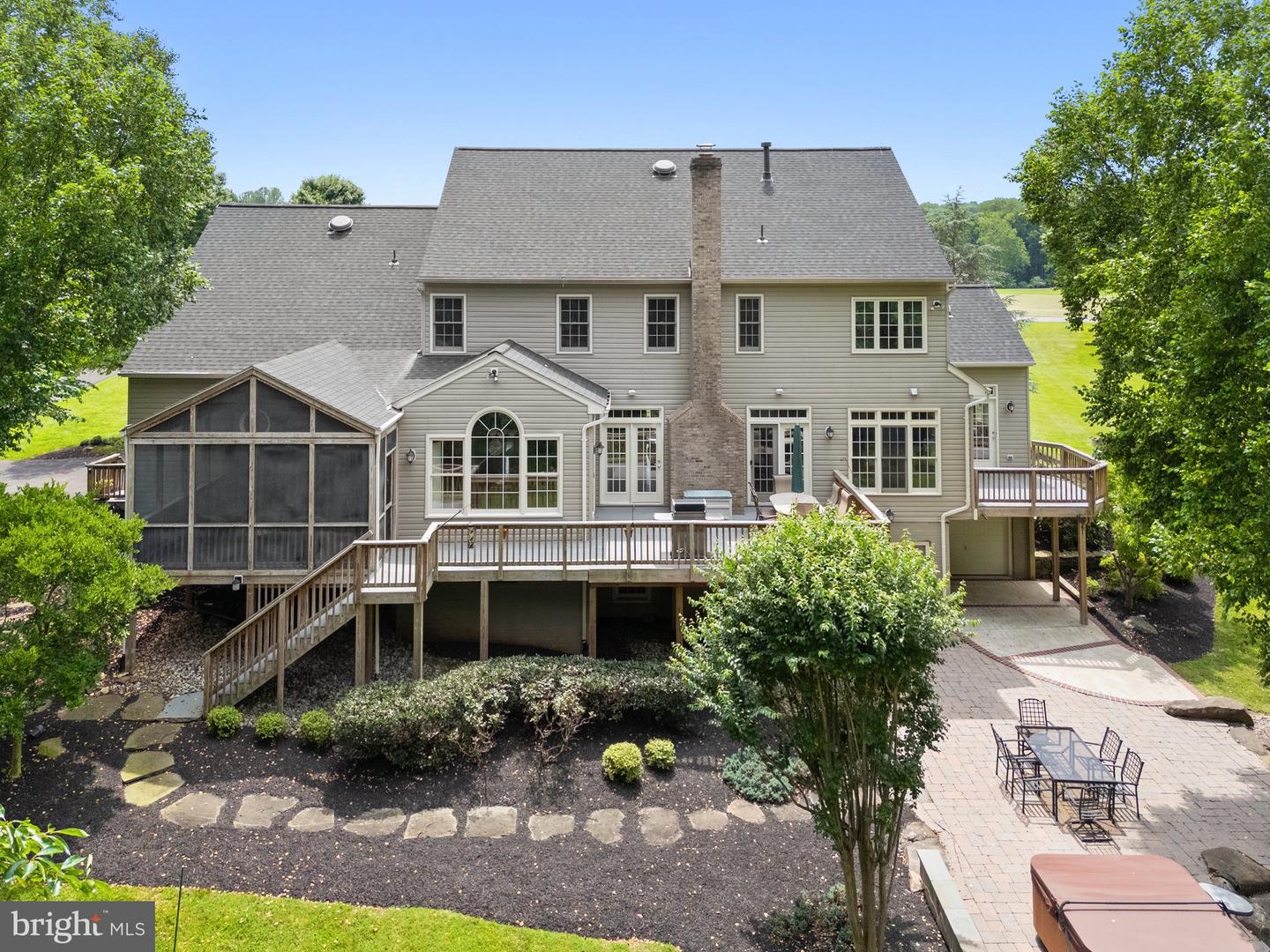 16904 GOLDEN LEAF CT, HAMILTON, Virginia 20158, 4 Bedrooms Bedrooms, ,5 BathroomsBathrooms,Residential,For sale,16904 GOLDEN LEAF CT,VALO2101162 MLS # VALO2101162