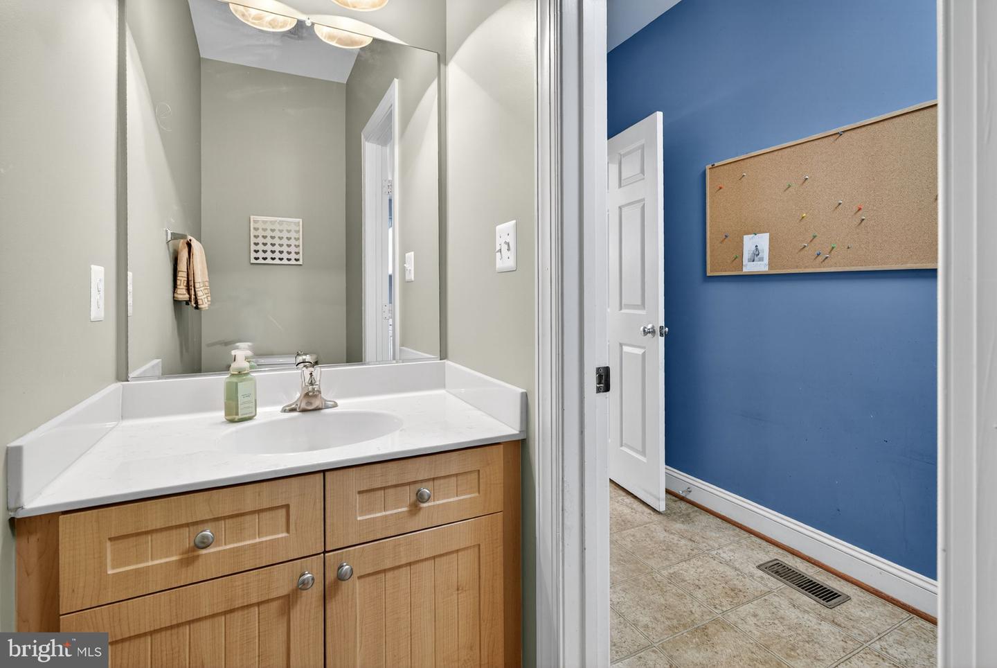 16904 GOLDEN LEAF CT, HAMILTON, Virginia 20158, 4 Bedrooms Bedrooms, ,5 BathroomsBathrooms,Residential,For sale,16904 GOLDEN LEAF CT,VALO2101162 MLS # VALO2101162