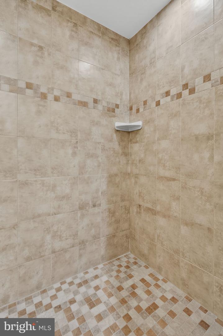 16904 GOLDEN LEAF CT, HAMILTON, Virginia 20158, 4 Bedrooms Bedrooms, ,5 BathroomsBathrooms,Residential,For sale,16904 GOLDEN LEAF CT,VALO2101162 MLS # VALO2101162