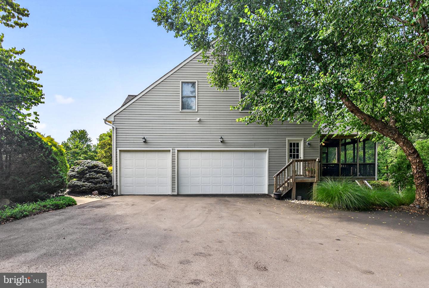 16904 GOLDEN LEAF CT, HAMILTON, Virginia 20158, 4 Bedrooms Bedrooms, ,5 BathroomsBathrooms,Residential,For sale,16904 GOLDEN LEAF CT,VALO2101162 MLS # VALO2101162