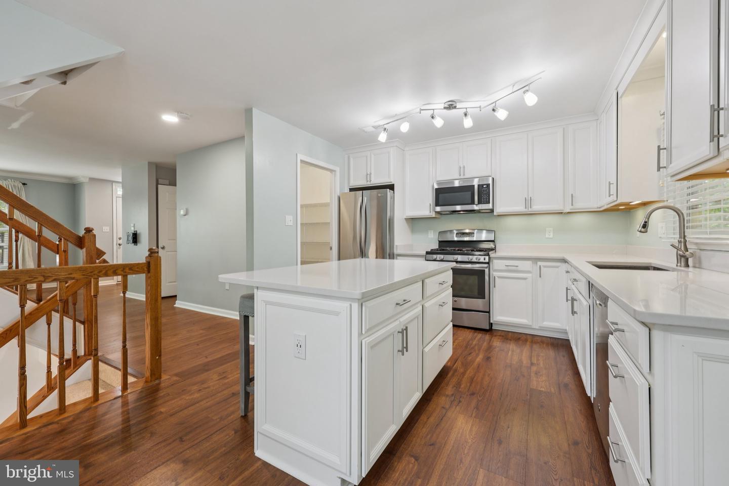 5920 GUNTHER CT, CENTREVILLE, Virginia 20120, 3 Bedrooms Bedrooms, ,2 BathroomsBathrooms,Residential,For sale,5920 GUNTHER CT,VAFX2253518 MLS # VAFX2253518