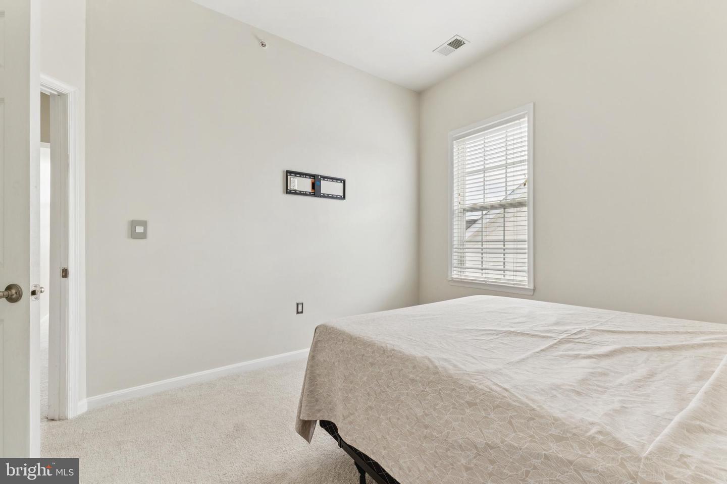 6831 HAMPTON BAY LN, GAINESVILLE, Virginia 20155, 3 Bedrooms Bedrooms, ,2 BathroomsBathrooms,Residential,For sale,6831 HAMPTON BAY LN,VAPW2098624 MLS # VAPW2098624