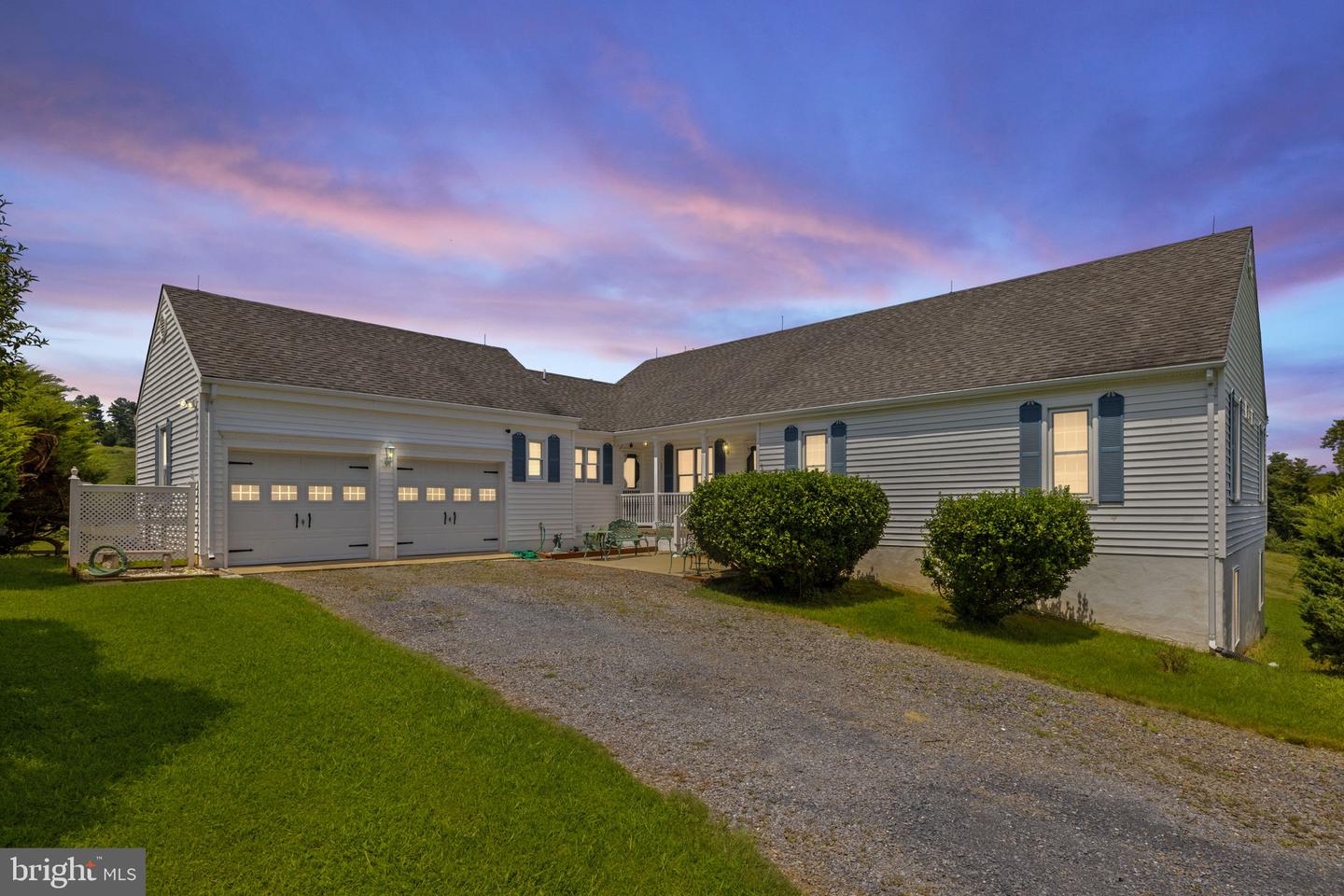 8268 MEADOWS RD, WARRENTON, Virginia 20186, 4 Bedrooms Bedrooms, ,3 BathroomsBathrooms,Residential,For sale,8268 MEADOWS RD,VAFQ2017386 MLS # VAFQ2017386