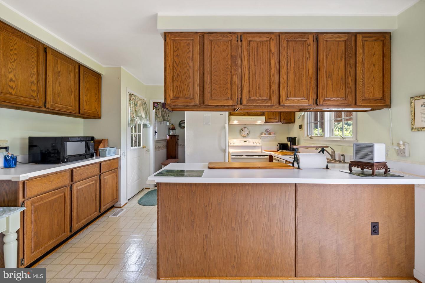 8268 MEADOWS RD, WARRENTON, Virginia 20186, 4 Bedrooms Bedrooms, ,3 BathroomsBathrooms,Residential,For sale,8268 MEADOWS RD,VAFQ2017386 MLS # VAFQ2017386