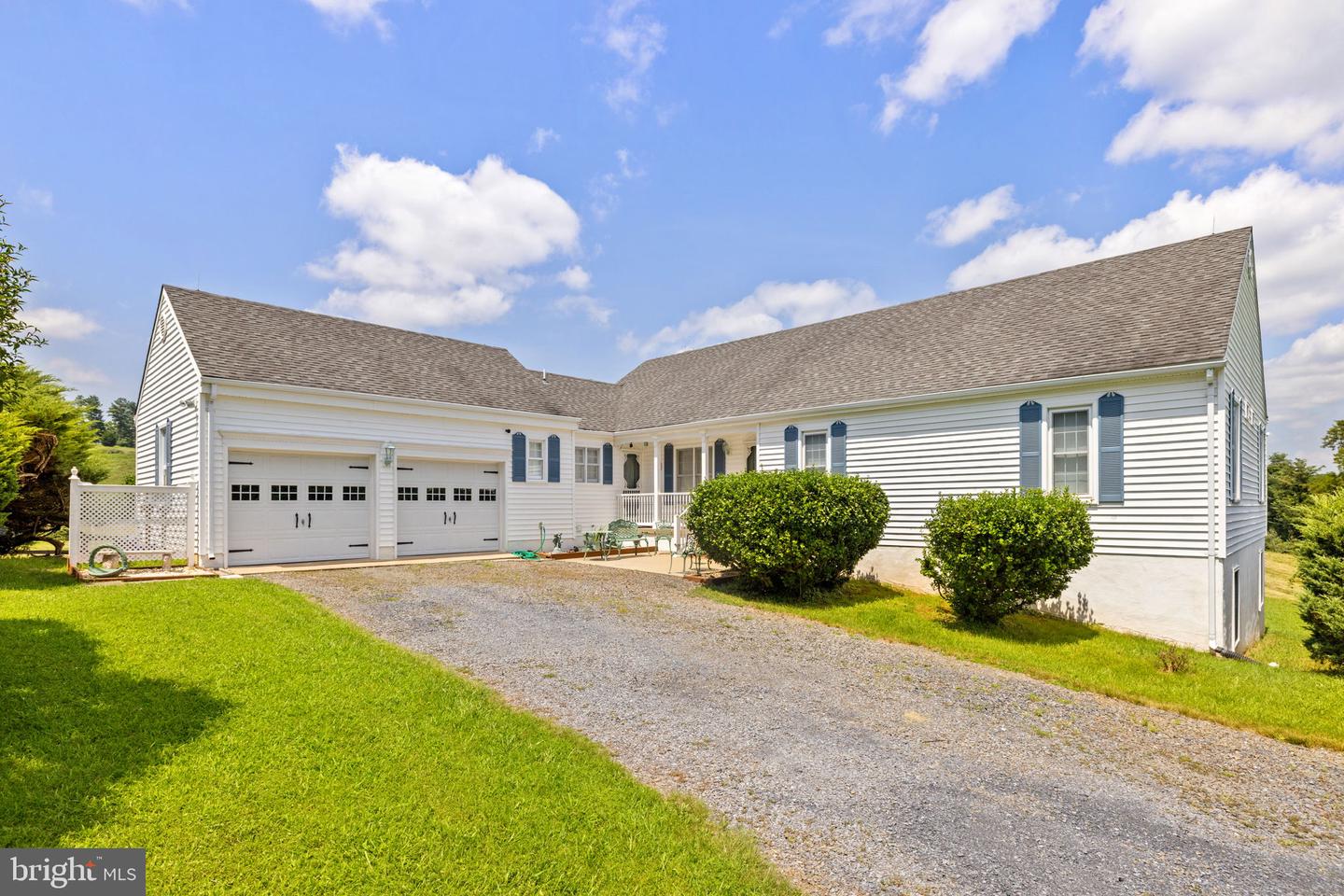 8268 MEADOWS RD, WARRENTON, Virginia 20186, 4 Bedrooms Bedrooms, ,3 BathroomsBathrooms,Residential,For sale,8268 MEADOWS RD,VAFQ2017386 MLS # VAFQ2017386