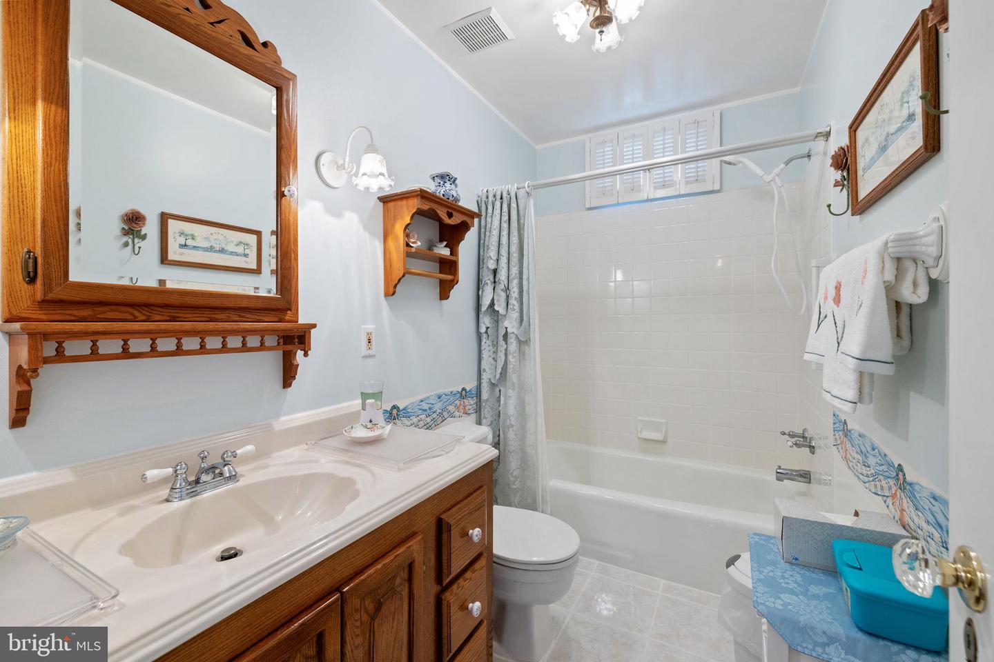 8268 MEADOWS RD, WARRENTON, Virginia 20186, 4 Bedrooms Bedrooms, ,3 BathroomsBathrooms,Residential,For sale,8268 MEADOWS RD,VAFQ2017386 MLS # VAFQ2017386
