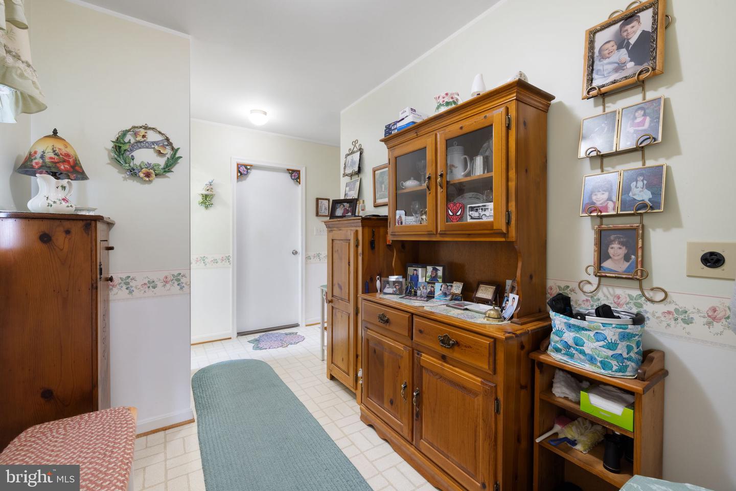 8268 MEADOWS RD, WARRENTON, Virginia 20186, 4 Bedrooms Bedrooms, ,3 BathroomsBathrooms,Residential,For sale,8268 MEADOWS RD,VAFQ2017386 MLS # VAFQ2017386