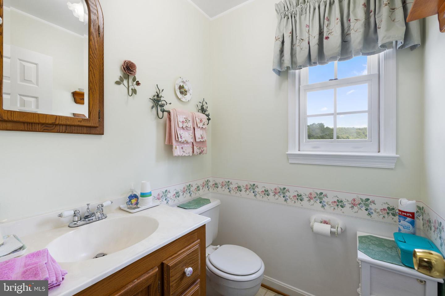 8268 MEADOWS RD, WARRENTON, Virginia 20186, 4 Bedrooms Bedrooms, ,3 BathroomsBathrooms,Residential,For sale,8268 MEADOWS RD,VAFQ2017386 MLS # VAFQ2017386