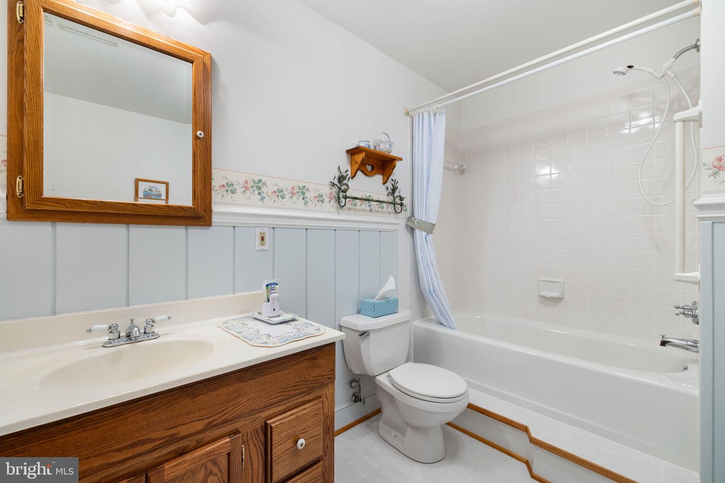 8268 MEADOWS RD, WARRENTON, Virginia 20186, 4 Bedrooms Bedrooms, ,3 BathroomsBathrooms,Residential,For sale,8268 MEADOWS RD,VAFQ2017386 MLS # VAFQ2017386