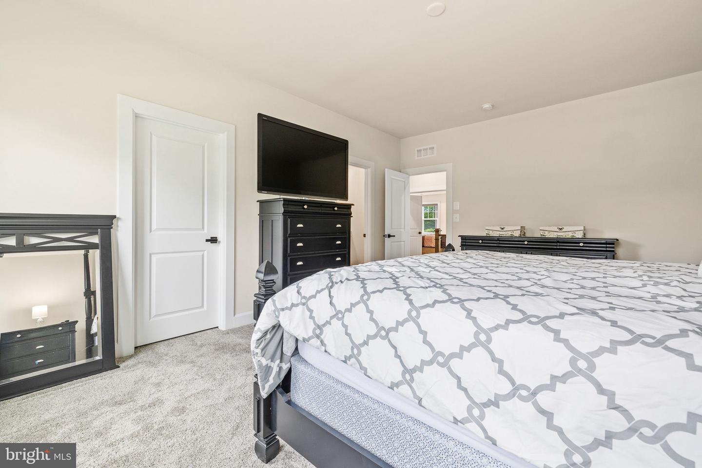 7051 SAINT HILL CT, HAYMARKET, Virginia 20169, 5 Bedrooms Bedrooms, 6 Rooms Rooms,6 BathroomsBathrooms,Residential,For sale,7051 SAINT HILL CT,VAPW2099184 MLS # VAPW2099184
