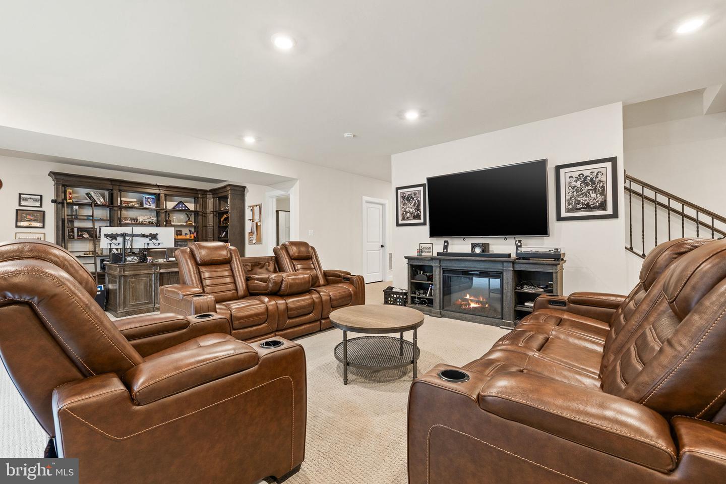 7051 SAINT HILL CT, HAYMARKET, Virginia 20169, 5 Bedrooms Bedrooms, 6 Rooms Rooms,6 BathroomsBathrooms,Residential,For sale,7051 SAINT HILL CT,VAPW2099184 MLS # VAPW2099184