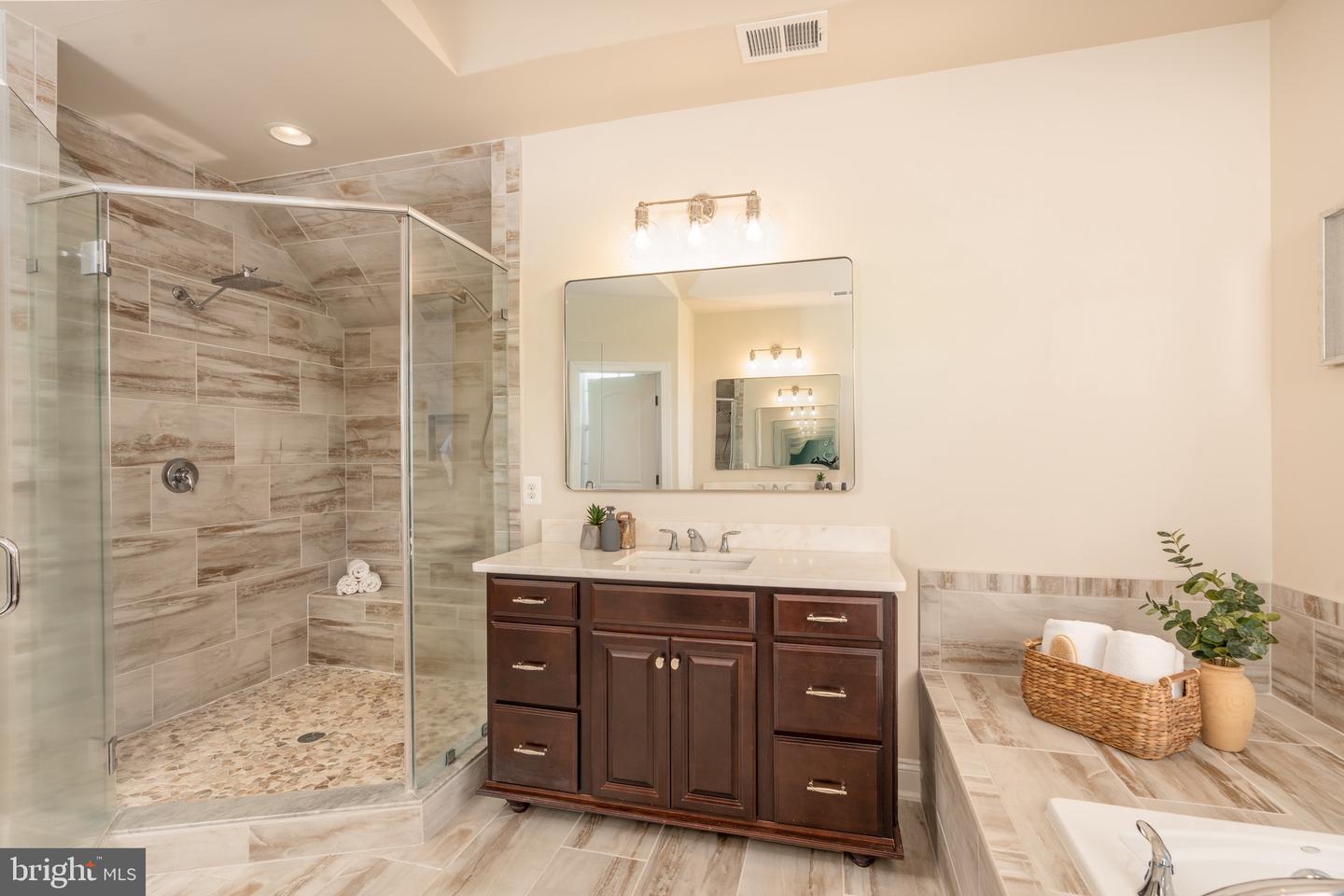 15731 ELSIE VIRGINIA PL, WATERFORD, Virginia 20197, 4 Bedrooms Bedrooms, ,4 BathroomsBathrooms,Residential,For sale,15731 ELSIE VIRGINIA PL,VALO2102428 MLS # VALO2102428