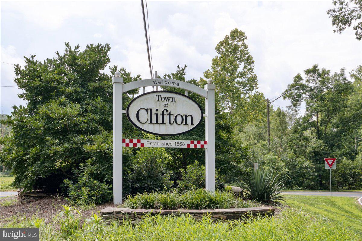 7411 UNION RIDGE RD, CLIFTON, Virginia 20124, 5 Bedrooms Bedrooms, ,4 BathroomsBathrooms,Residential,For sale,7411 UNION RIDGE RD,VAFX2255508 MLS # VAFX2255508