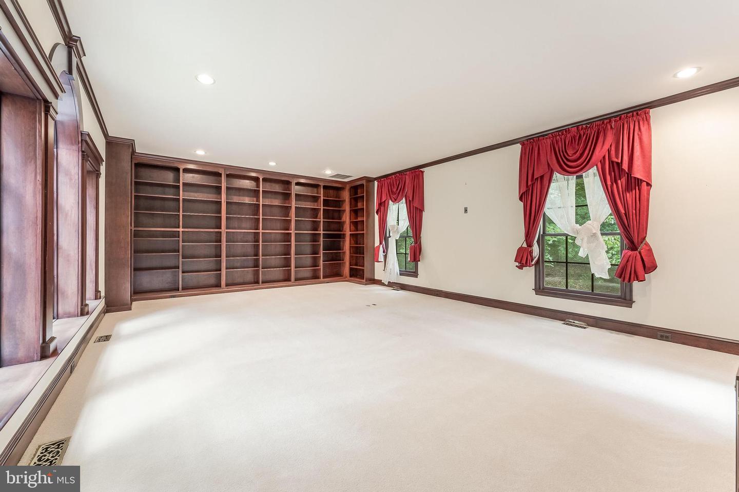 11115 STREAMVIEW CT, GREAT FALLS, Virginia 22066, 5 Bedrooms Bedrooms, ,3 BathroomsBathrooms,Residential,For sale,11115 STREAMVIEW CT,VAFX2255586 MLS # VAFX2255586
