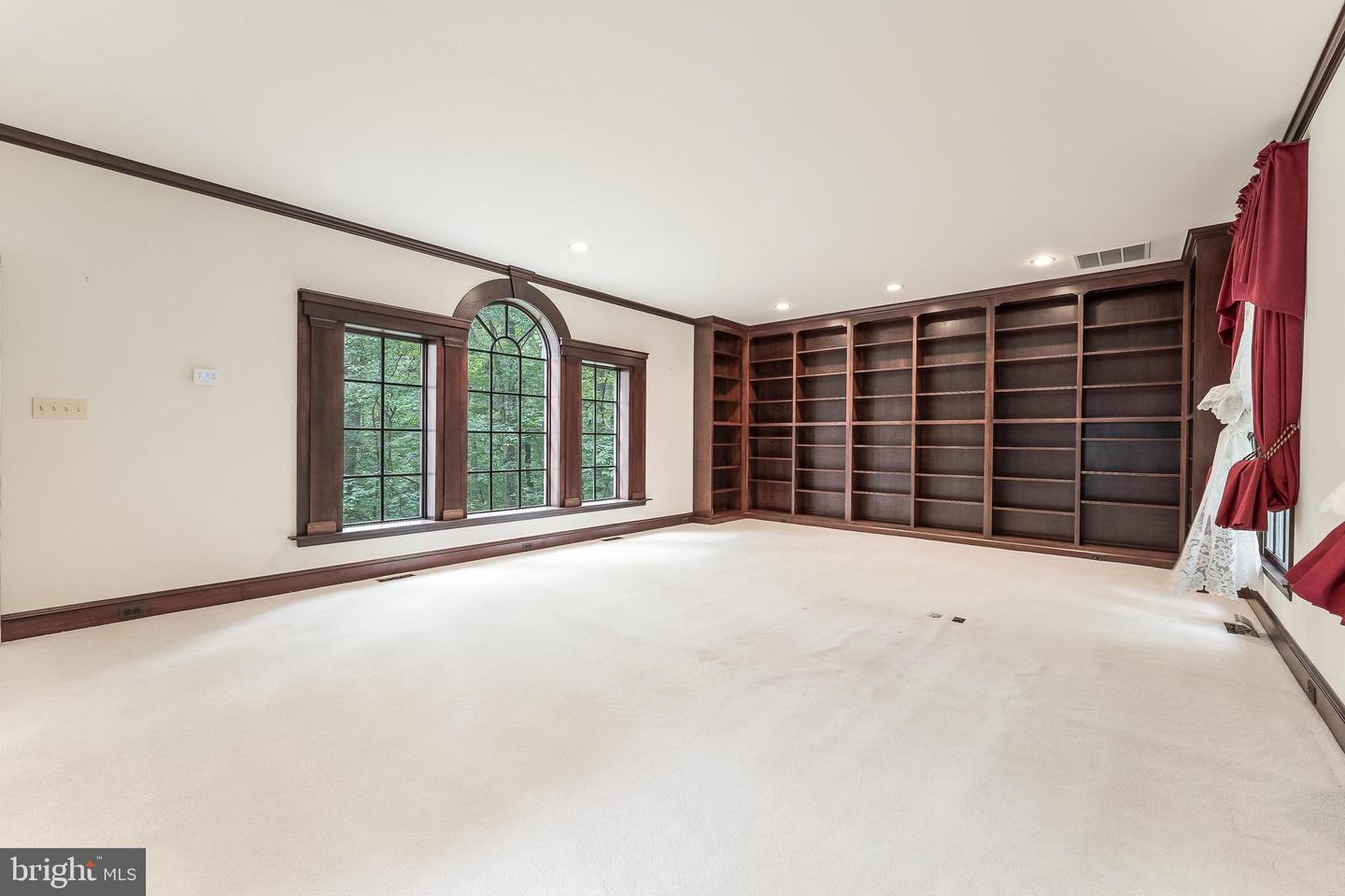 11115 STREAMVIEW CT, GREAT FALLS, Virginia 22066, 5 Bedrooms Bedrooms, ,3 BathroomsBathrooms,Residential,For sale,11115 STREAMVIEW CT,VAFX2255586 MLS # VAFX2255586