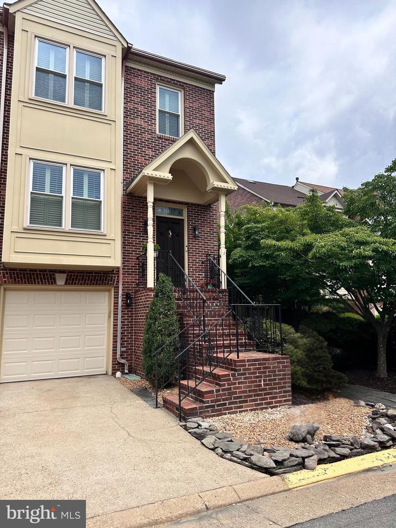 807 SHAW CT, FREDERICKSBURG, Virginia 22405, 4 Bedrooms Bedrooms, ,3 BathroomsBathrooms,Residential,For sale,807 SHAW CT,VAST2040872 MLS # VAST2040872