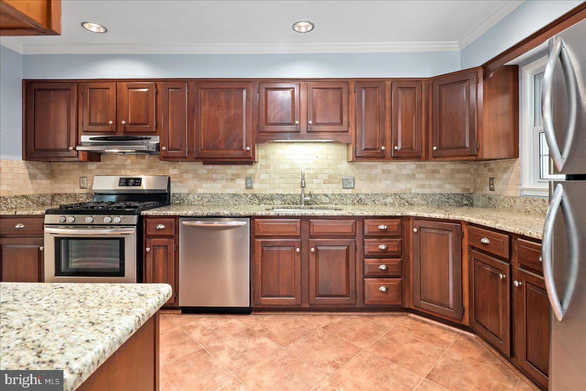 8511 BOUND BROOK LN, ALEXANDRIA, Virginia 22309, 5 Bedrooms Bedrooms, ,3 BathroomsBathrooms,Residential,For sale,8511 BOUND BROOK LN,VAFX2256260 MLS # VAFX2256260