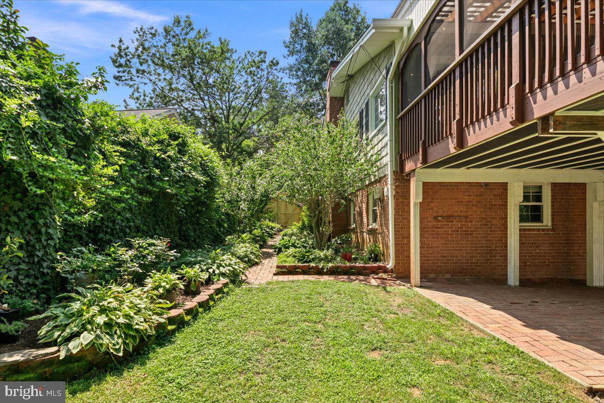 8511 BOUND BROOK LN, ALEXANDRIA, Virginia 22309, 5 Bedrooms Bedrooms, ,3 BathroomsBathrooms,Residential,For sale,8511 BOUND BROOK LN,VAFX2256260 MLS # VAFX2256260