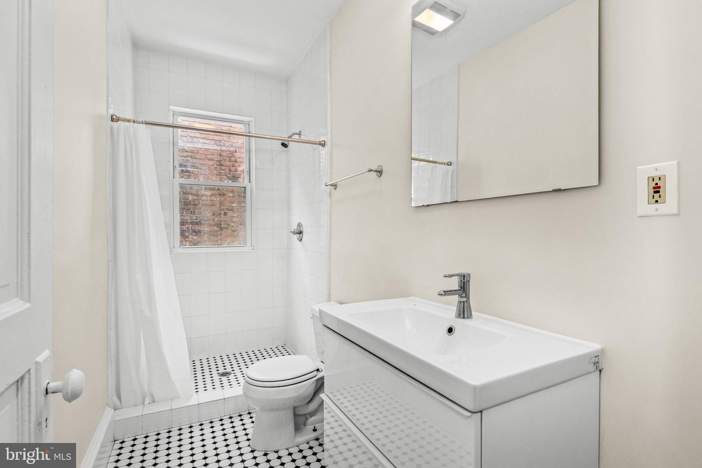 502 G ST NE, WASHINGTON, District Of Columbia 20002, 4 Bedrooms Bedrooms, ,4 BathroomsBathrooms,Residential,For sale,502 G ST NE,DCDC2211218 MLS # DCDC2211218