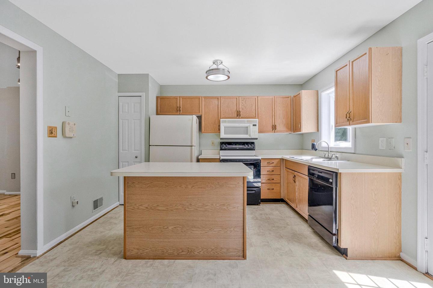 13908 BATON ROUGE CT, CENTREVILLE, Virginia 20121, 3 Bedrooms Bedrooms, ,2 BathroomsBathrooms,Residential,For sale,13908 BATON ROUGE CT,VAFX2256530 MLS # VAFX2256530