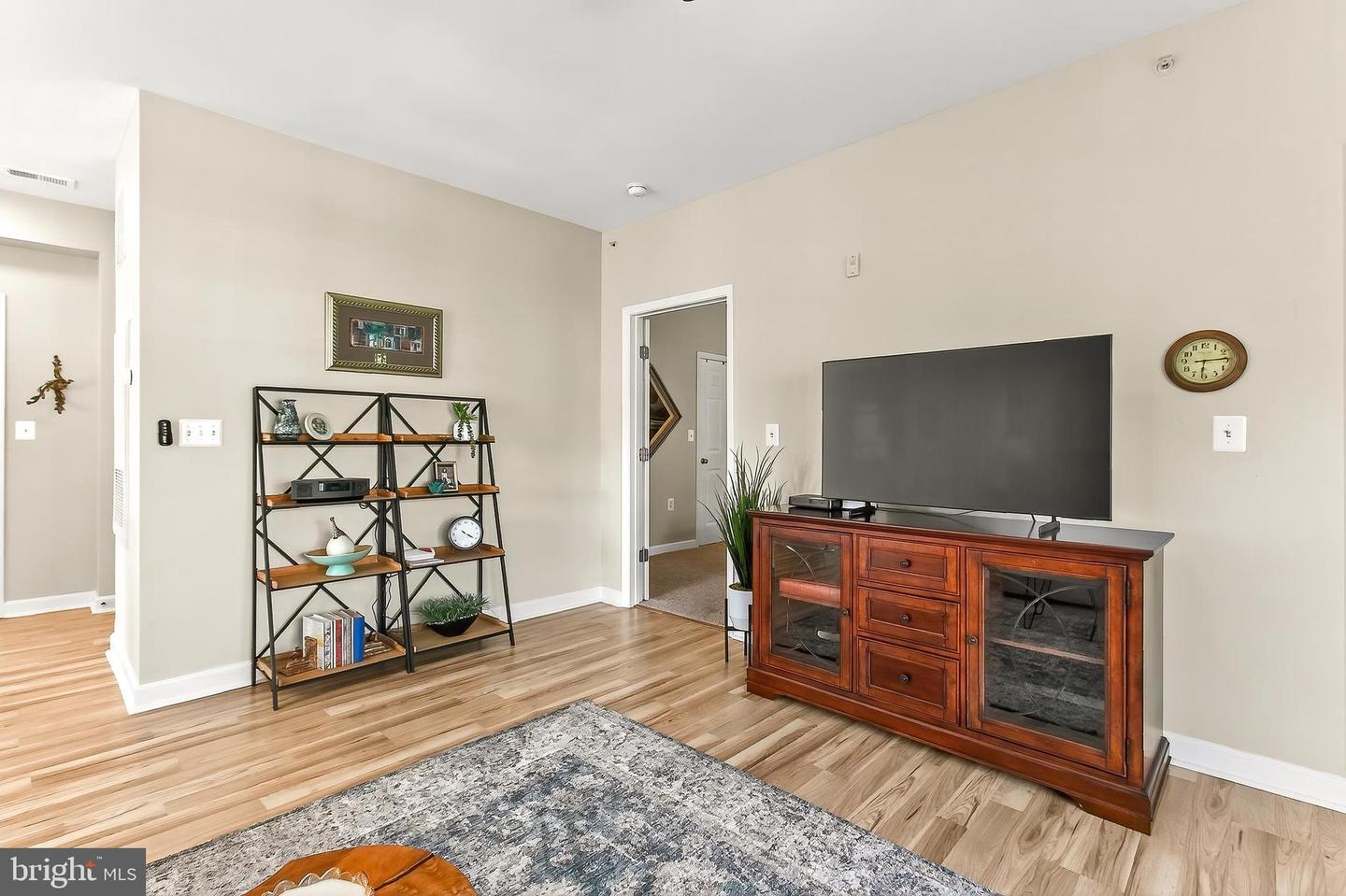 42470 PENNYROYAL SQ #304, BRAMBLETON, Virginia 20148, 1 Bedroom Bedrooms, ,1 BathroomBathrooms,Residential,For sale,42470 PENNYROYAL SQ #304,VALO2102812 MLS # VALO2102812