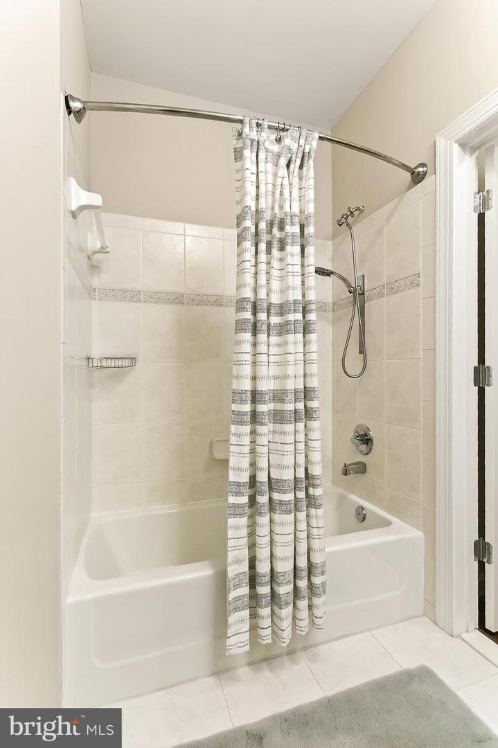 7880 ROLLING WOODS CT #104, SPRINGFIELD, Virginia 22152, 2 Bedrooms Bedrooms, ,2 BathroomsBathrooms,Residential,For sale,7880 ROLLING WOODS CT #104,VAFX2257114 MLS # VAFX2257114