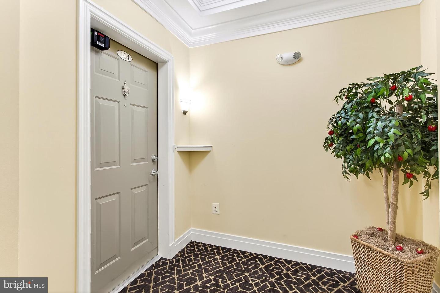 7880 ROLLING WOODS CT #104, SPRINGFIELD, Virginia 22152, 2 Bedrooms Bedrooms, ,2 BathroomsBathrooms,Residential,For sale,7880 ROLLING WOODS CT #104,VAFX2257114 MLS # VAFX2257114