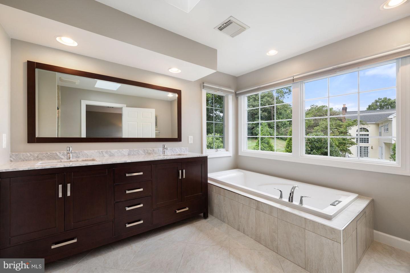 9709 BROOKSTONE LN, VIENNA, Virginia 22182, 4 Bedrooms Bedrooms, ,4 BathroomsBathrooms,Residential,For sale,9709 BROOKSTONE LN,VAFX2257266 MLS # VAFX2257266