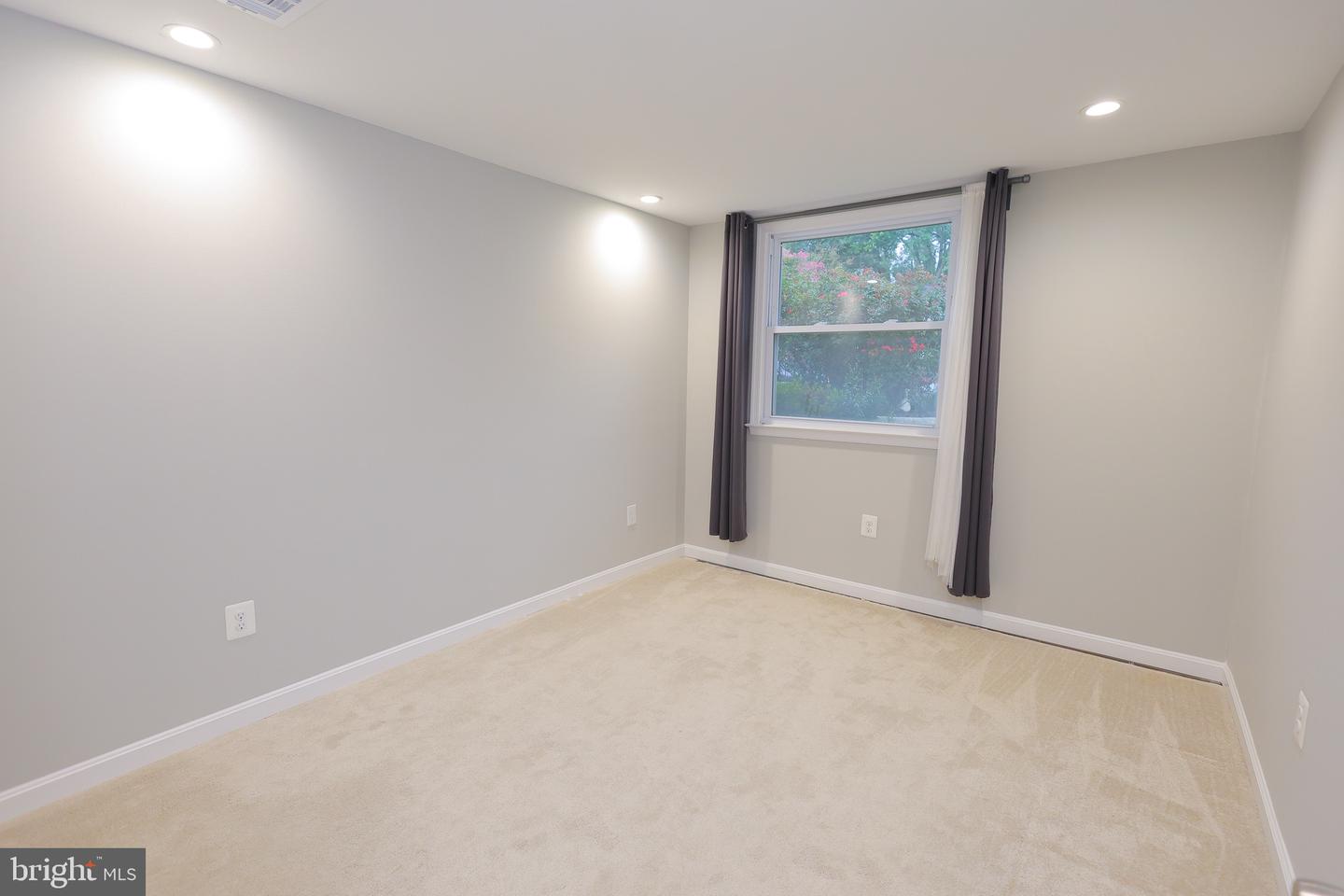 14808 EMPIRE ST, WOODBRIDGE, Virginia 22193, 5 Bedrooms Bedrooms, ,3 BathroomsBathrooms,Residential,For sale,14808 EMPIRE ST,VAPW2100130 MLS # VAPW2100130