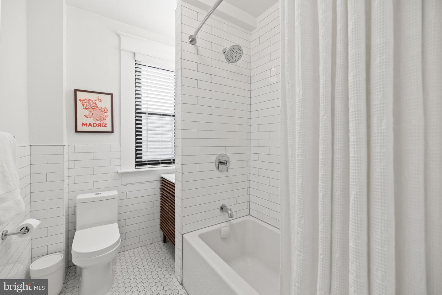 1101 L ST NW #207, WASHINGTON, District Of Columbia 20005, 2 Bedrooms Bedrooms, ,2 BathroomsBathrooms,Residential,For sale,1101 L ST NW #207,DCDC2212590 MLS # DCDC2212590