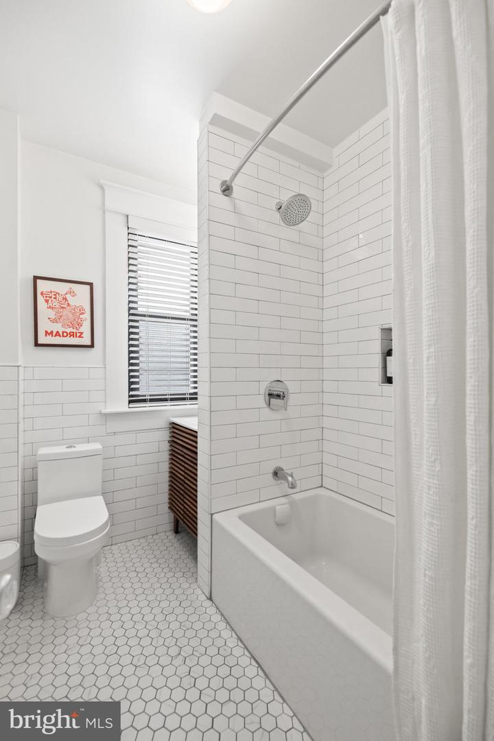 1101 L ST NW #207, WASHINGTON, District Of Columbia 20005, 2 Bedrooms Bedrooms, ,2 BathroomsBathrooms,Residential,For sale,1101 L ST NW #207,DCDC2212590 MLS # DCDC2212590