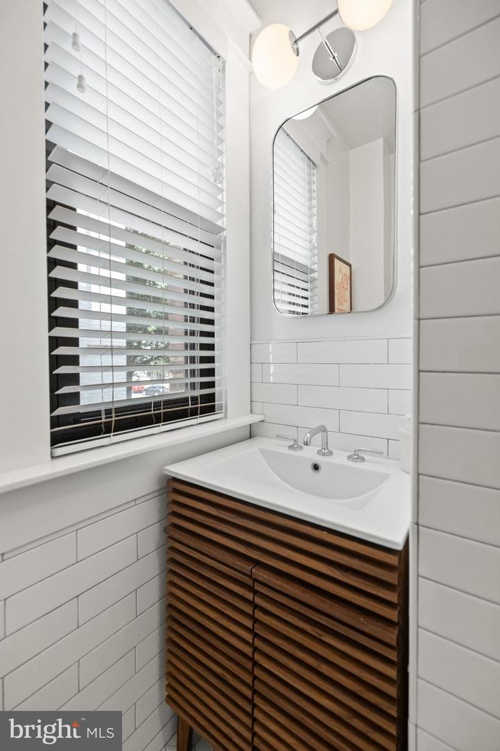 1101 L ST NW #207, WASHINGTON, District Of Columbia 20005, 2 Bedrooms Bedrooms, ,2 BathroomsBathrooms,Residential,For sale,1101 L ST NW #207,DCDC2212590 MLS # DCDC2212590