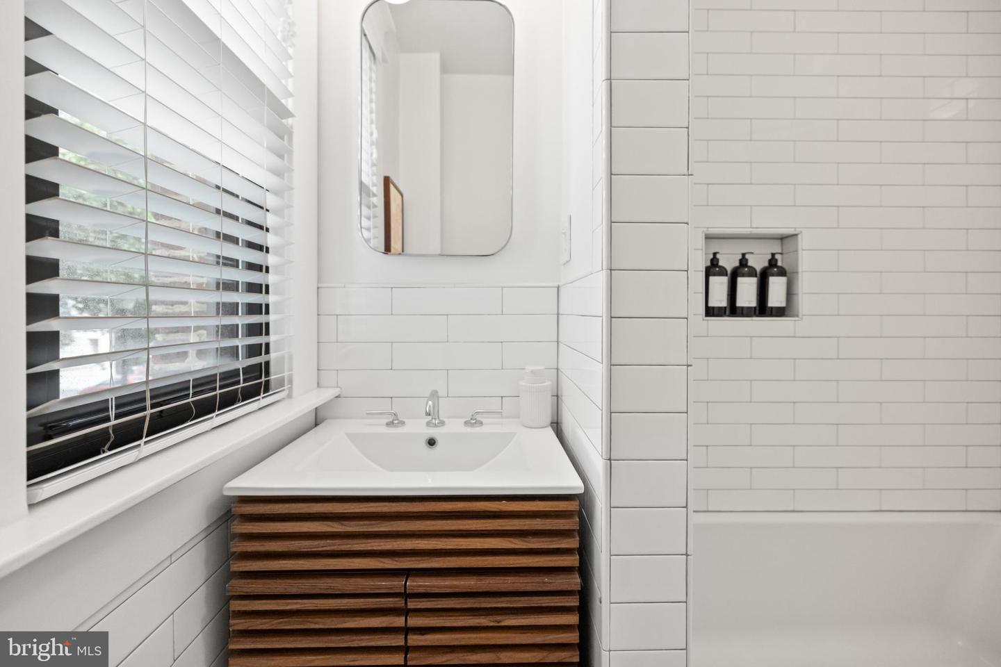 1101 L ST NW #207, WASHINGTON, District Of Columbia 20005, 2 Bedrooms Bedrooms, ,2 BathroomsBathrooms,Residential,For sale,1101 L ST NW #207,DCDC2212590 MLS # DCDC2212590
