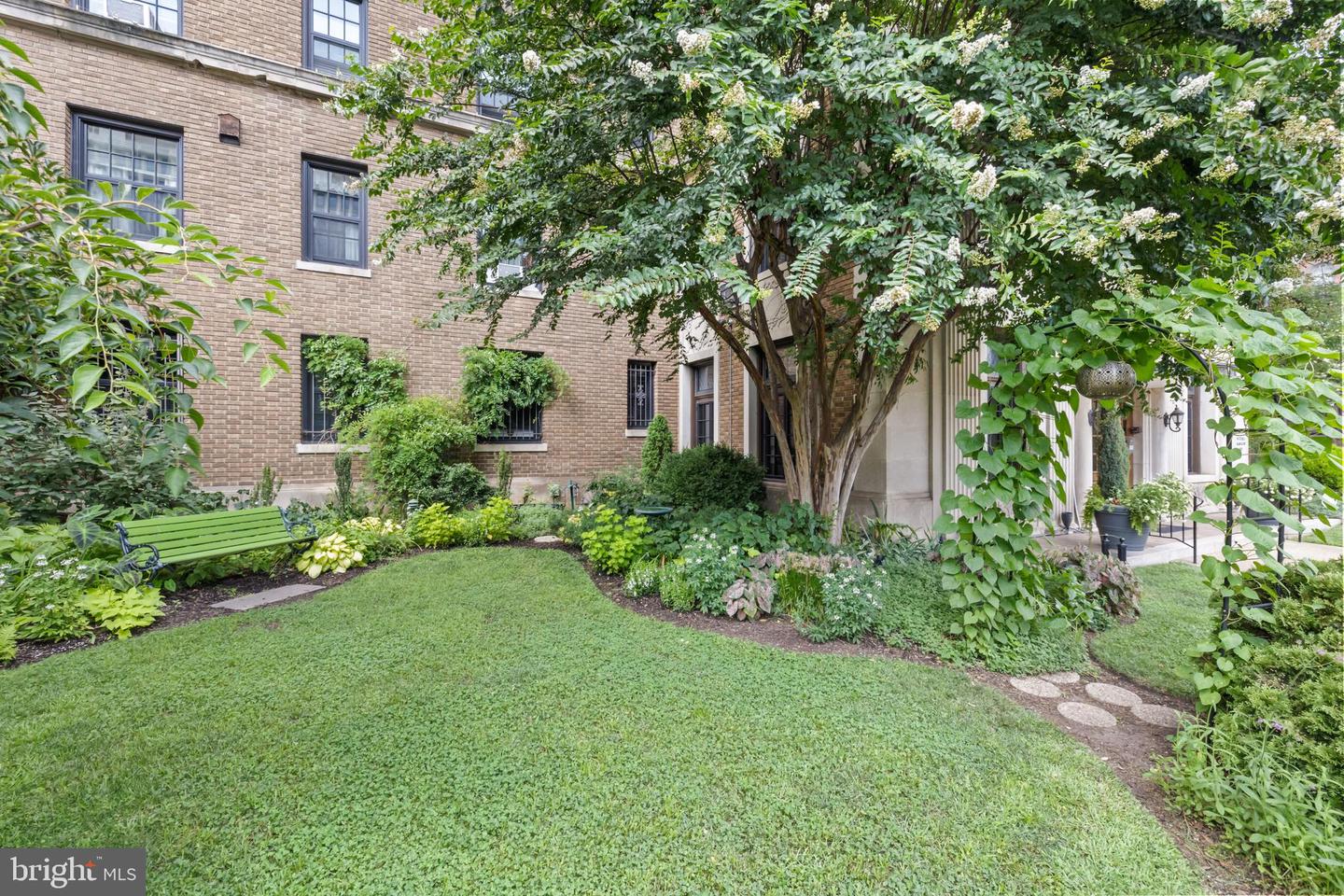 1101 L ST NW #207, WASHINGTON, District Of Columbia 20005, 2 Bedrooms Bedrooms, ,2 BathroomsBathrooms,Residential,For sale,1101 L ST NW #207,DCDC2212590 MLS # DCDC2212590
