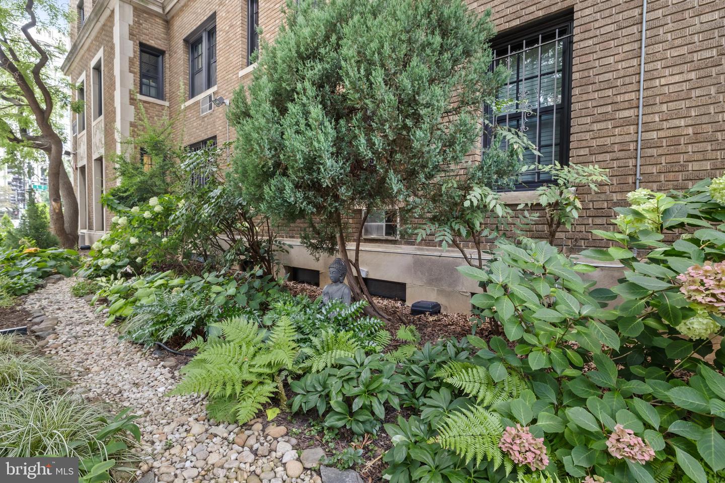 1101 L ST NW #207, WASHINGTON, District Of Columbia 20005, 2 Bedrooms Bedrooms, ,2 BathroomsBathrooms,Residential,For sale,1101 L ST NW #207,DCDC2212590 MLS # DCDC2212590