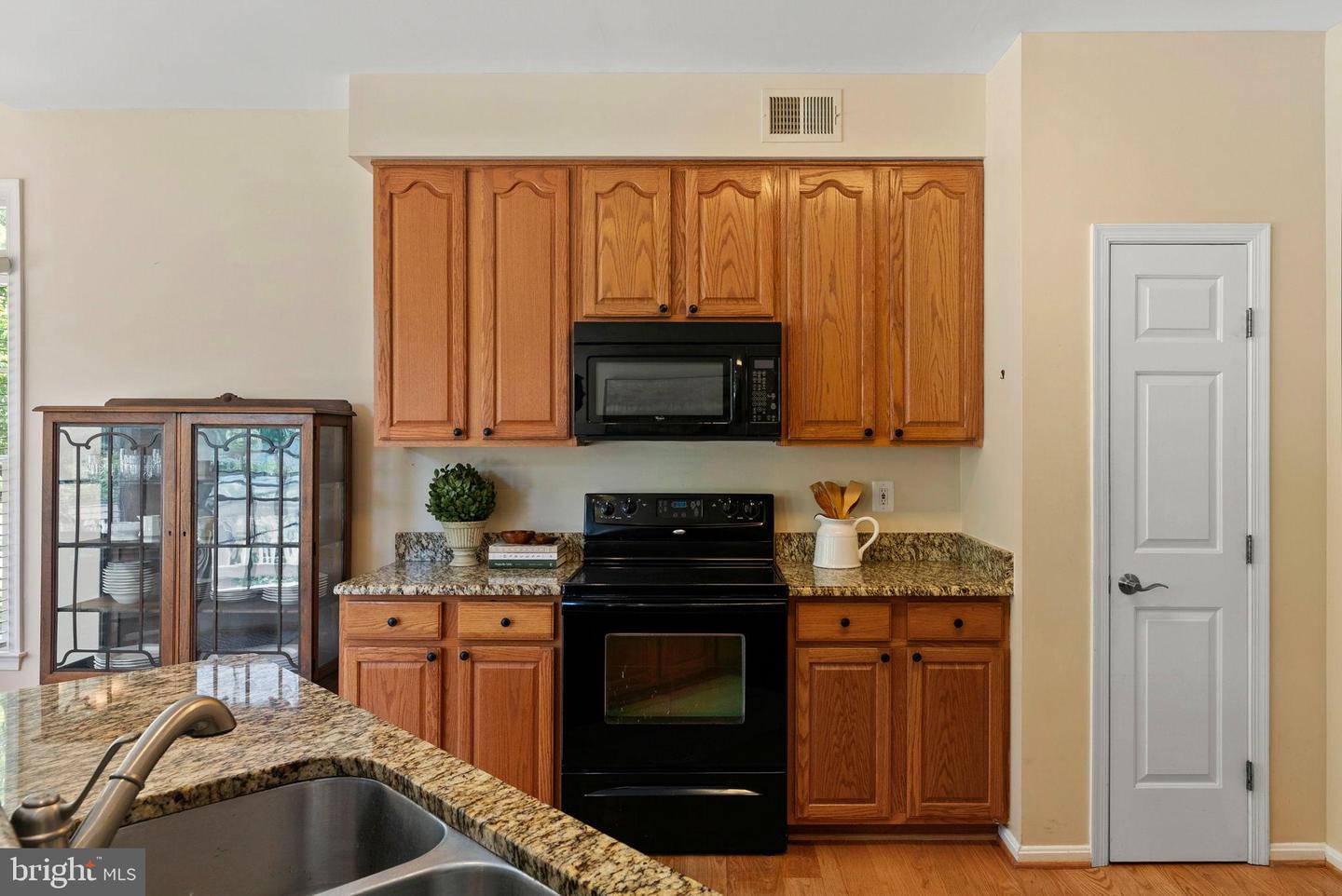 400 GLENMEADE CIR, PURCELLVILLE, Virginia 20132, 3 Bedrooms Bedrooms, 7 Rooms Rooms,2 BathroomsBathrooms,Residential,For sale,400 GLENMEADE CIR,VALO2103554 MLS # VALO2103554