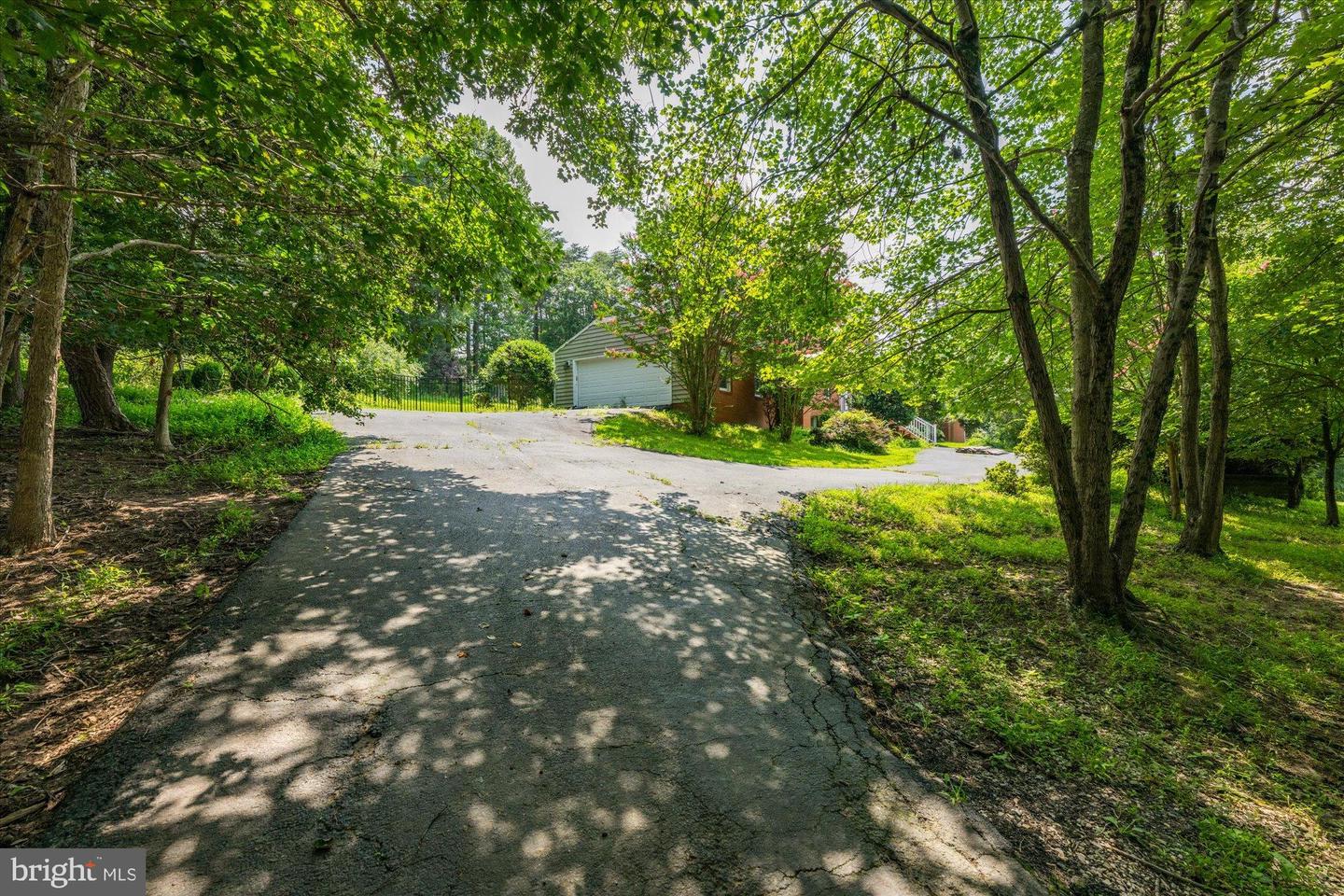1013 UNION CHURCH RD, MCLEAN, Virginia 22102, 5 Bedrooms Bedrooms, ,3 BathroomsBathrooms,Residential,For sale,1013 UNION CHURCH RD,VAFX2258818 MLS # VAFX2258818