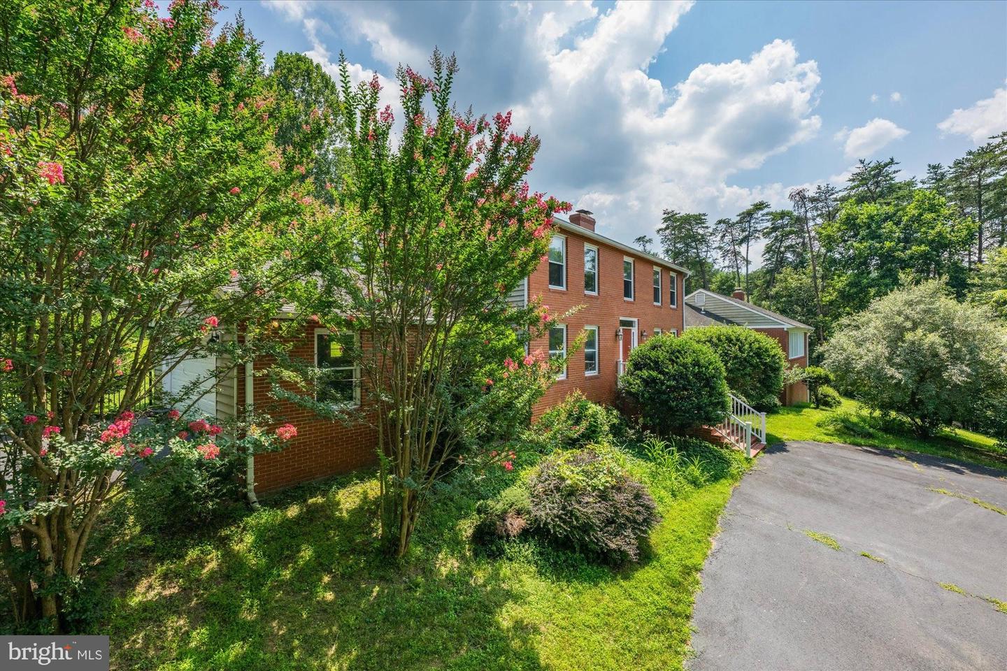 1013 UNION CHURCH RD, MCLEAN, Virginia 22102, 5 Bedrooms Bedrooms, ,3 BathroomsBathrooms,Residential,For sale,1013 UNION CHURCH RD,VAFX2258818 MLS # VAFX2258818