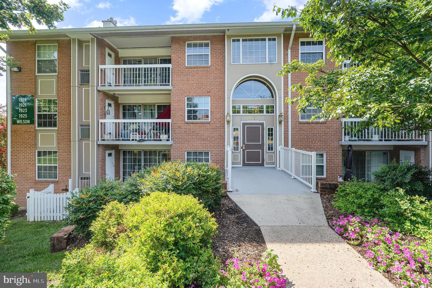 1923 WILSON LN #102, MCLEAN, Virginia 22102, 1 Bedroom Bedrooms, 5 Rooms Rooms,1 BathroomBathrooms,Residential,For sale,1923 WILSON LN #102,VAFX2258910 MLS # VAFX2258910