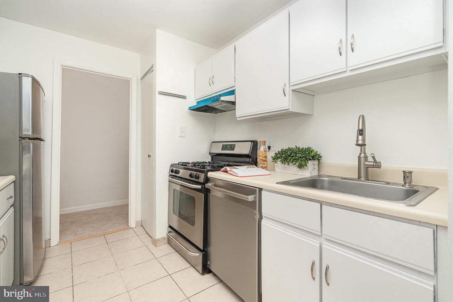 1923 WILSON LN #102, MCLEAN, Virginia 22102, 1 Bedroom Bedrooms, 5 Rooms Rooms,1 BathroomBathrooms,Residential,For sale,1923 WILSON LN #102,VAFX2258910 MLS # VAFX2258910