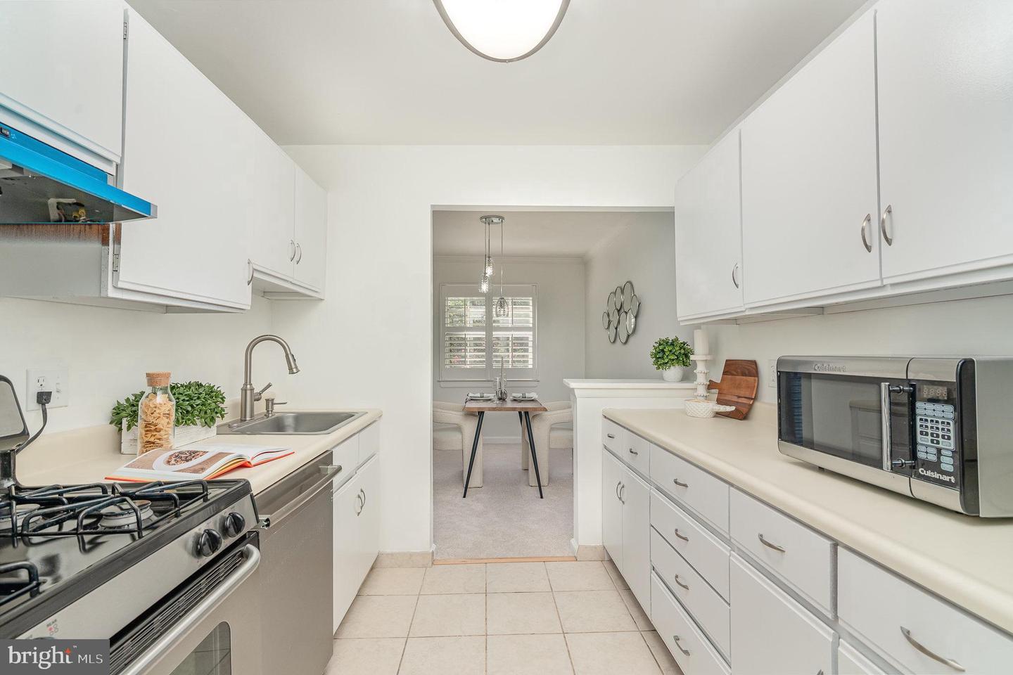1923 WILSON LN #102, MCLEAN, Virginia 22102, 1 Bedroom Bedrooms, 5 Rooms Rooms,1 BathroomBathrooms,Residential,For sale,1923 WILSON LN #102,VAFX2258910 MLS # VAFX2258910