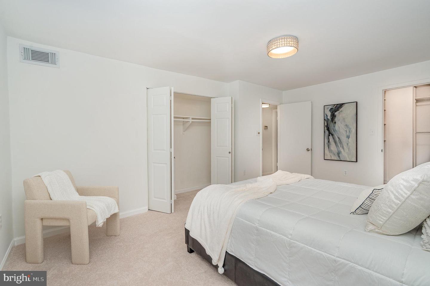 1923 WILSON LN #102, MCLEAN, Virginia 22102, 1 Bedroom Bedrooms, 5 Rooms Rooms,1 BathroomBathrooms,Residential,For sale,1923 WILSON LN #102,VAFX2258910 MLS # VAFX2258910