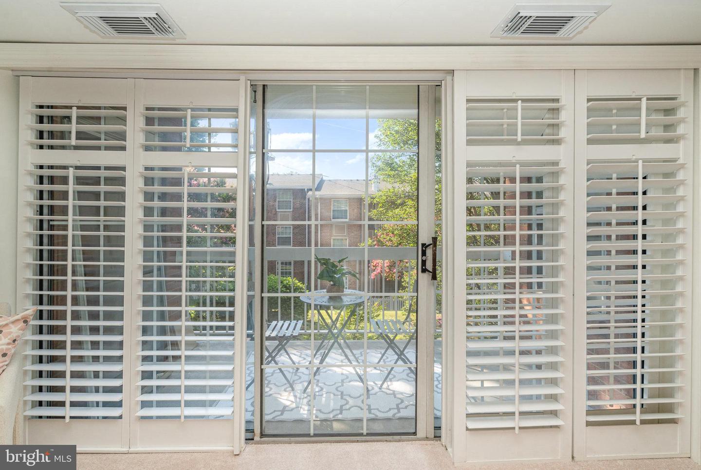 1923 WILSON LN #102, MCLEAN, Virginia 22102, 1 Bedroom Bedrooms, 5 Rooms Rooms,1 BathroomBathrooms,Residential,For sale,1923 WILSON LN #102,VAFX2258910 MLS # VAFX2258910